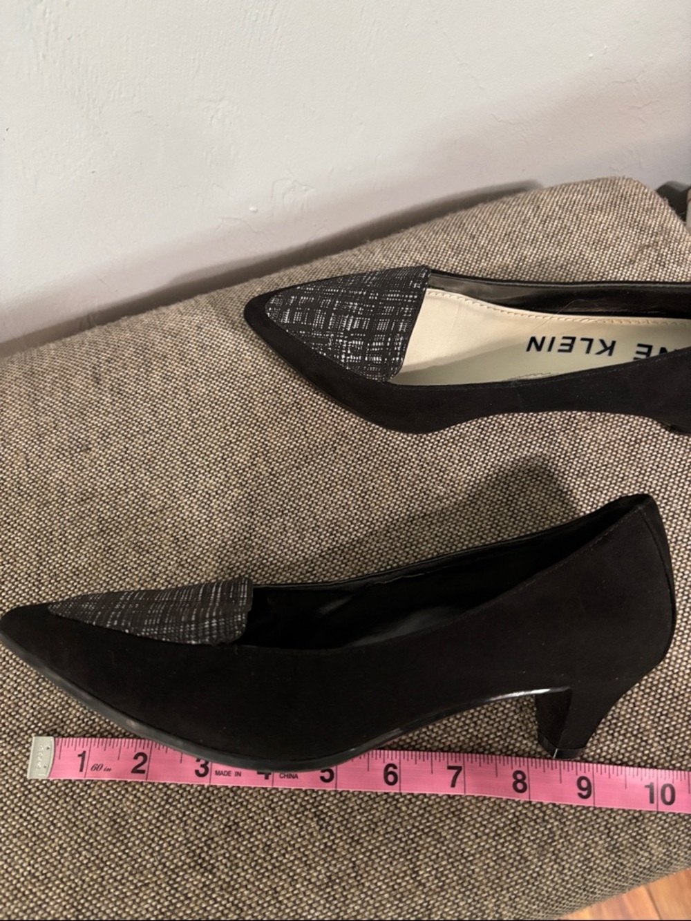 Anne Klein Medley black suede like kitten heel pumps, size 6 1/2M - Picture 10 of 11
